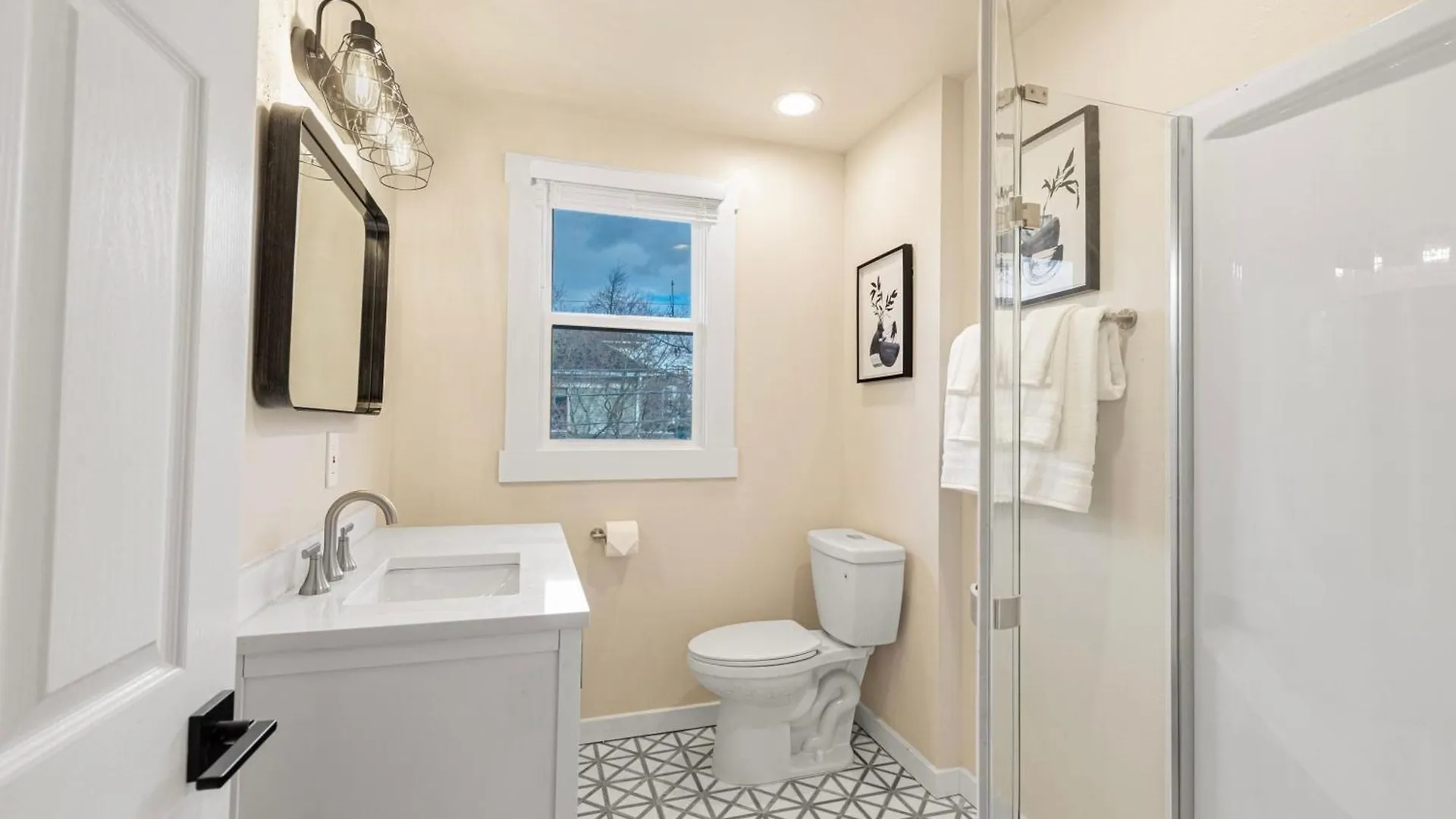 Holiday home Vintage Meets Modern Spacious Capitol Hill Single Family Home With 97 Walk Score Seattle United States