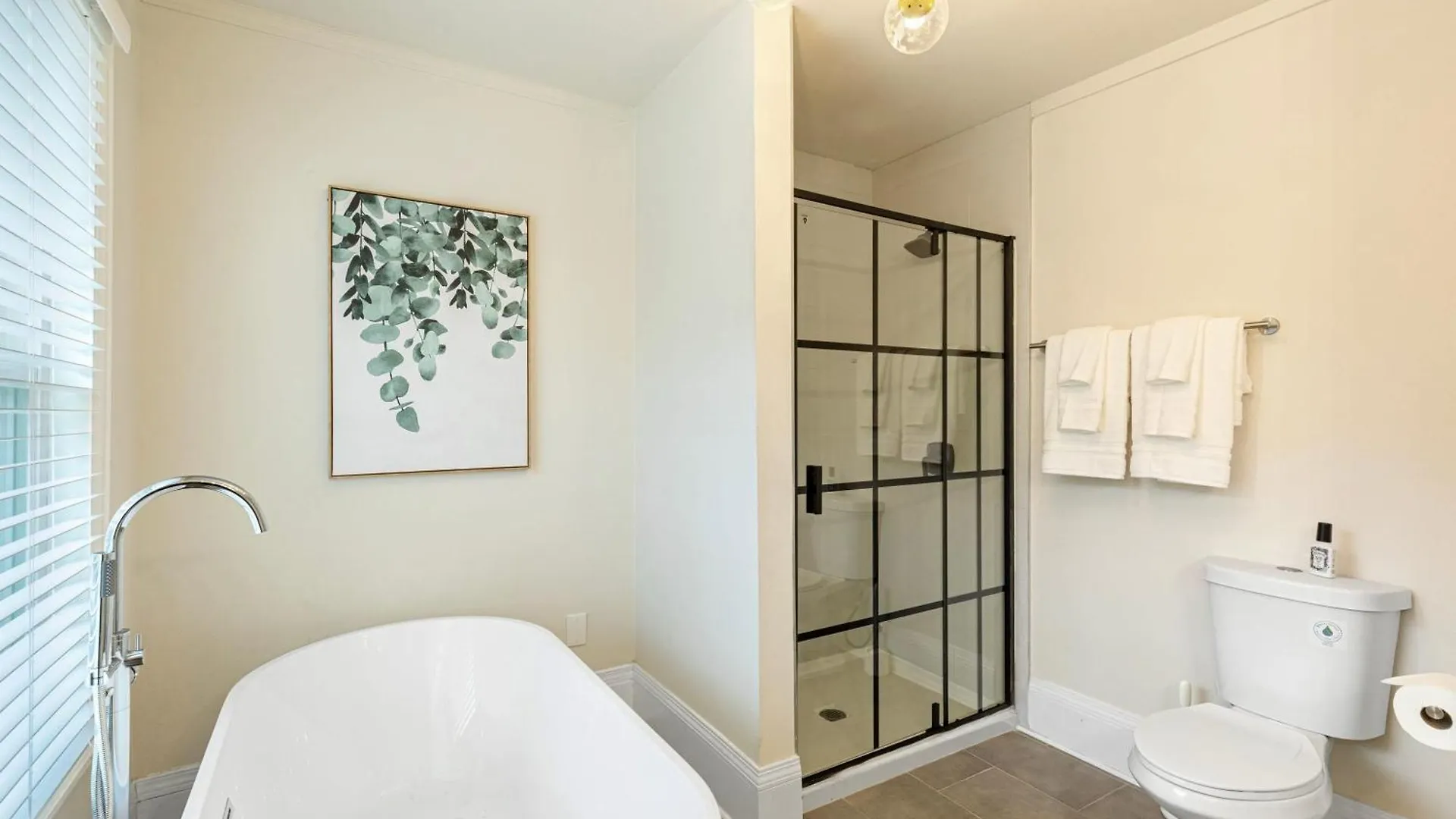 Holiday home Vintage Meets Modern Spacious Capitol Hill Single Family Home With 97 Walk Score Seattle